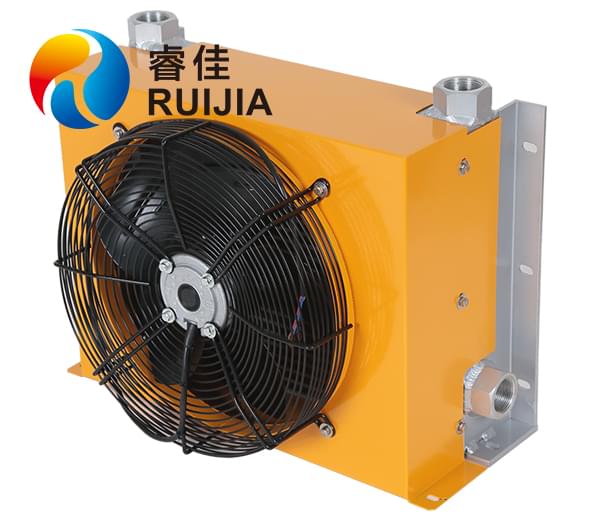 鋁合金風(fēng)冷卻器與<font color='red'>水冷卻器</font>，誰與爭鋒！